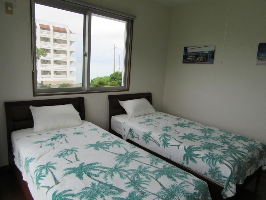 Guest House Diamond Йомитан Екстериор снимка
