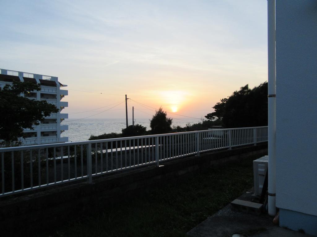 Guest House Diamond Йомитан Екстериор снимка