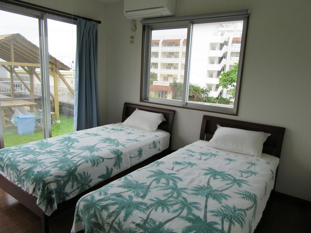 Guest House Diamond Йомитан Екстериор снимка
