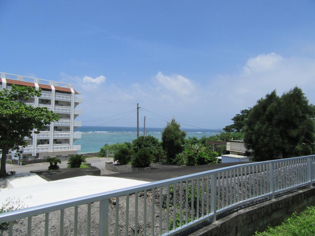 Guest House Diamond Йомитан Екстериор снимка