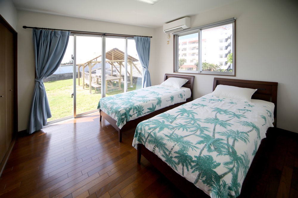 Guest House Diamond Йомитан Екстериор снимка